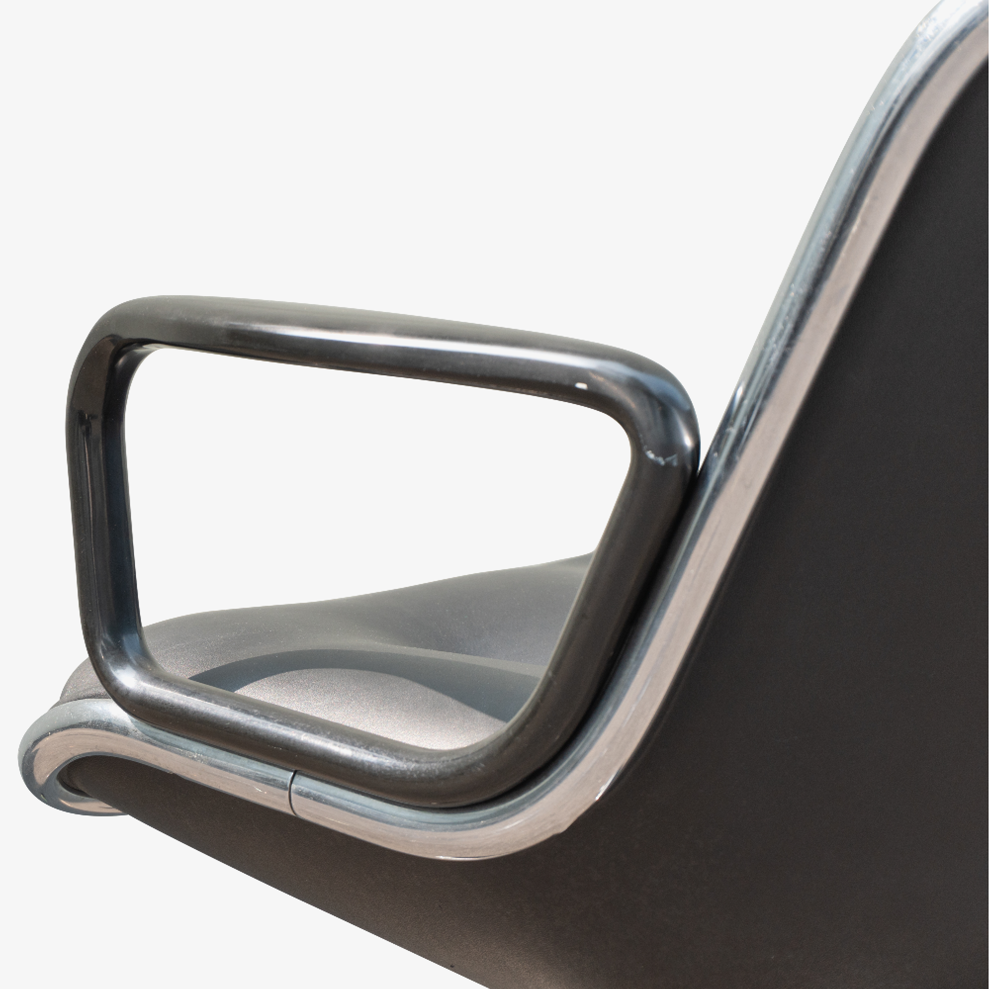 Pollock Executive Chair in Black Leather by Charles Pollock for Knoll - Square7.png